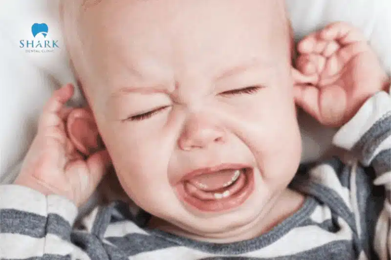 Trẻ mấy tháng mọc răng? Thứ tự mọc răng và dấu hiệu mọc răng của trẻ 16 Ngứa nướu khi mọc răng có thể lây lan sang vùng má và tai