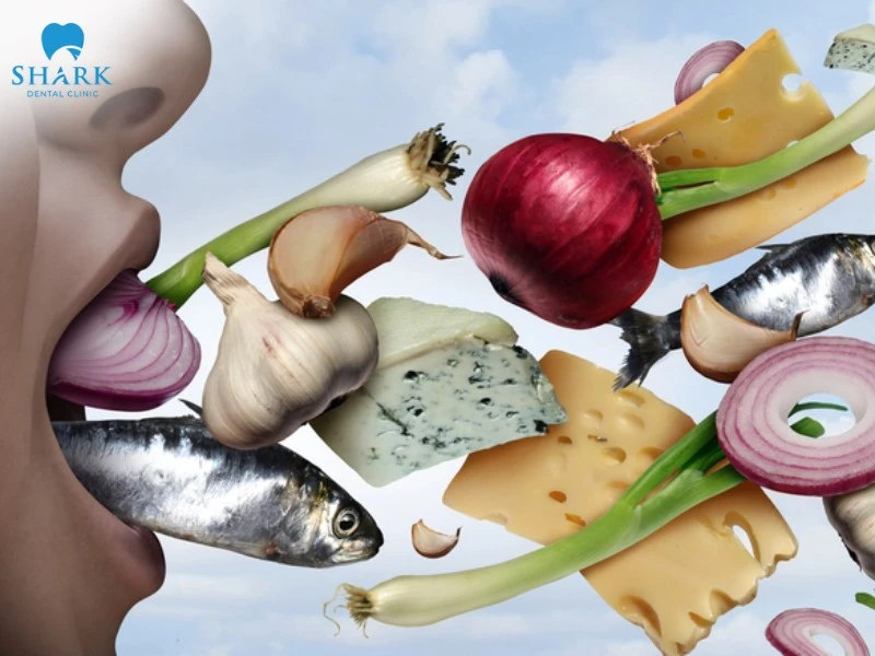 TOP 10 cách làm thơm miệng giúp bạn tự tin cả ngày dài 15 Hạn chế ăn các thực phẩm như tỏi, hành, cà ri và các gia vị cay, nóng có thể gây mùi cơ thể và hơi thở khó chịu