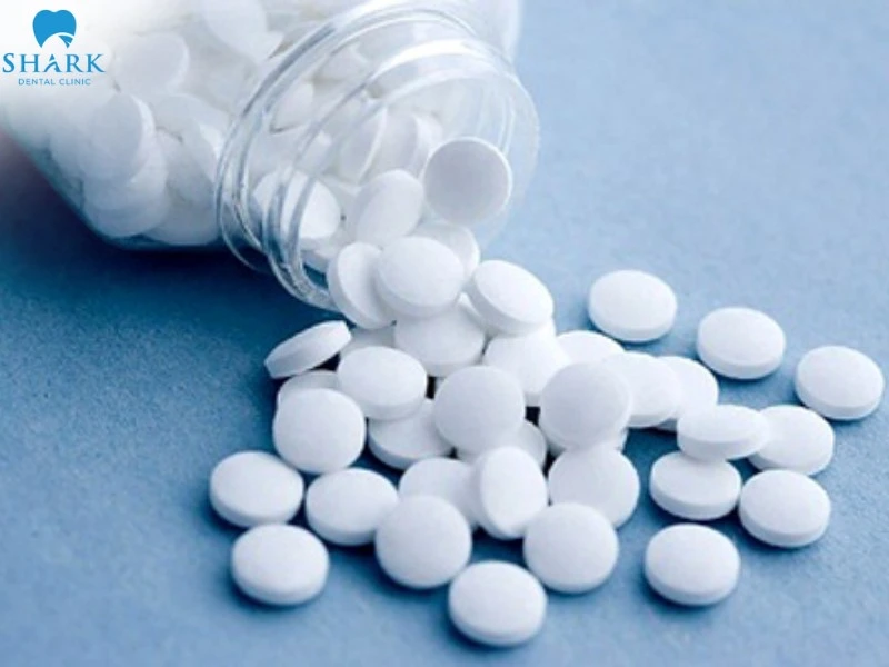 Nhét gì vào răng sâu để làm giảm cơn đau tạm thời? 17 Tự ý nhét thuốc vào răng sâu có thể gây bóng nướu, viêm tủy