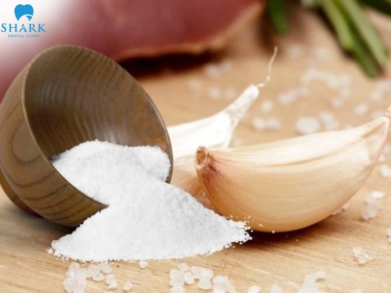 Nhét gì vào răng sâu để làm giảm cơn đau tạm thời? 12 Tỏi - Mẹo dân gian phổ biến giúp giảm đau răng hiệu quả