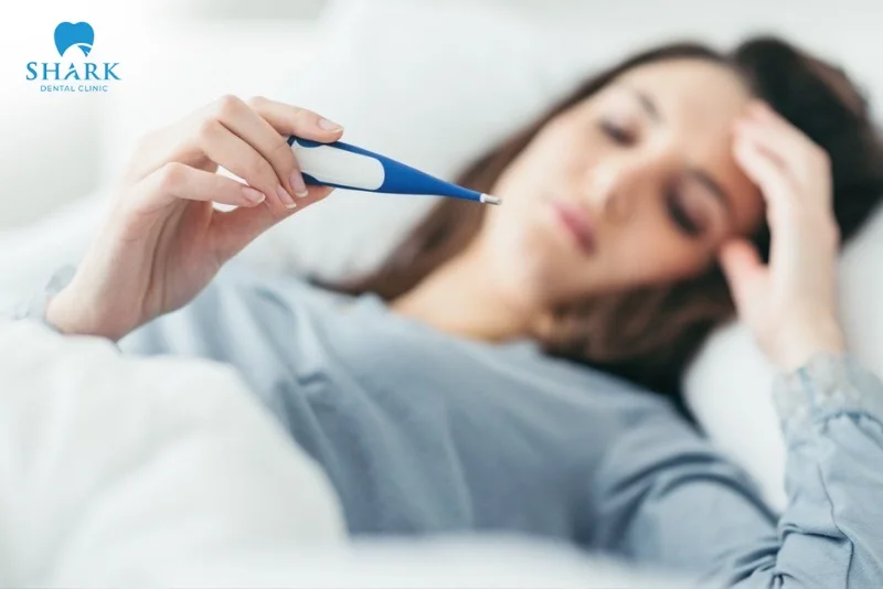 Áp xe răng khôn là gì? Nguyên nhân gây ra tình trạng này 23 sốt cao, rét run khi bị áp xe răng khôn