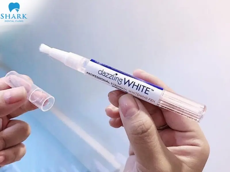 Sử dụng bút tẩy trắng răng 1-2 lần/ngày