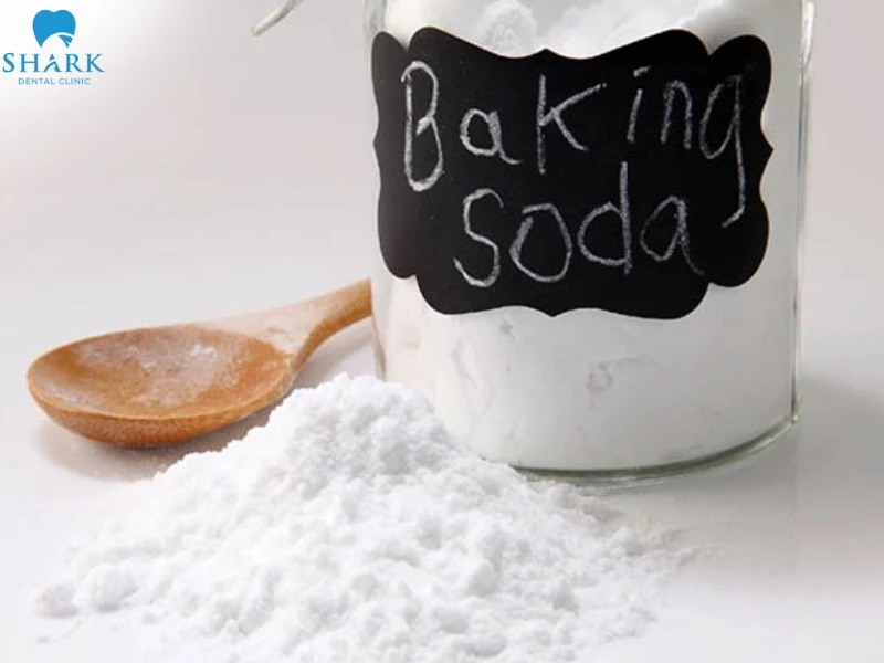 Baking soda có tác dụng làm mềm xương cá và giảm sưng viêm hiệu quả