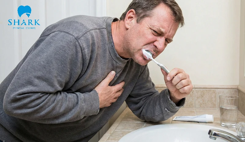 Trào ngược dạ dày dễ gây buồn nôn khi đánh răng vào buổi sáng