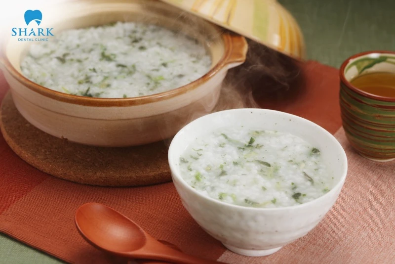 Mọc răng khôn hàm trên: Những vấn đề thường gặp và cách xử lý an toàn 18 nên ăn thức ăn mềm để nhanh lành thương