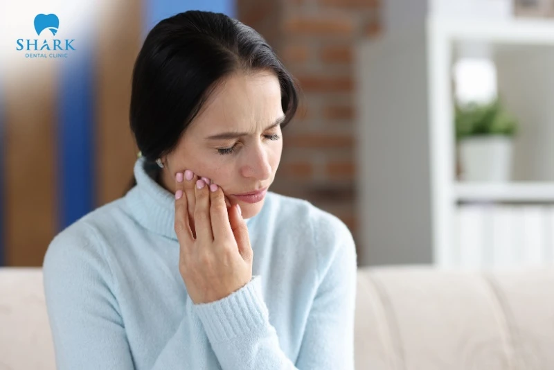 Mọc răng khôn hàm trên: Những vấn đề thường gặp và cách xử lý an toàn 14 răng khôn hàm trên mọc ngầm gây sưng, đau nhức