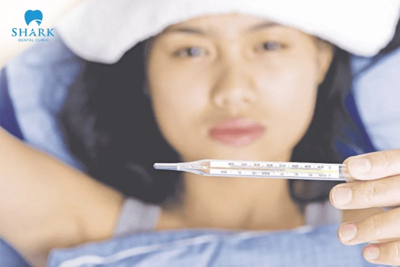 sốt cao sau khi nhổ răng khôn