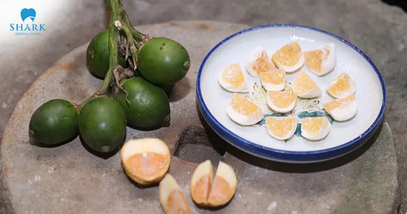 Sử dụng phần cùi trắng bên trong quả cau liên tục trong 3 tháng có thể mang lại hiệu quả cải thiện màu răng, tuy nhiên không nên quá lạm dụng