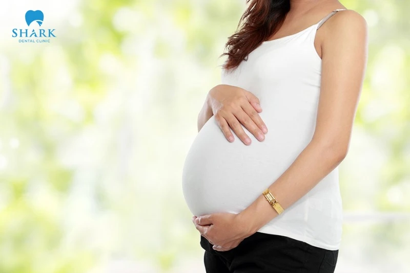 Nước súc miệng Chlorhexidine là gì? Có tác dụng gì? 13 Phụ nữ mang thai cần tham khảo ý kiến bác sĩ trước khi dùng Chlorhexidine