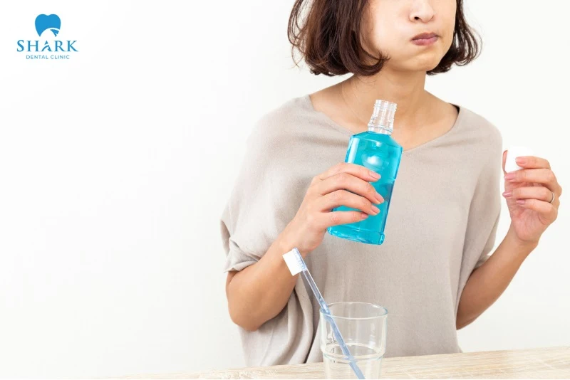 Súc miệng để bảo vệ răng implant tối ưu