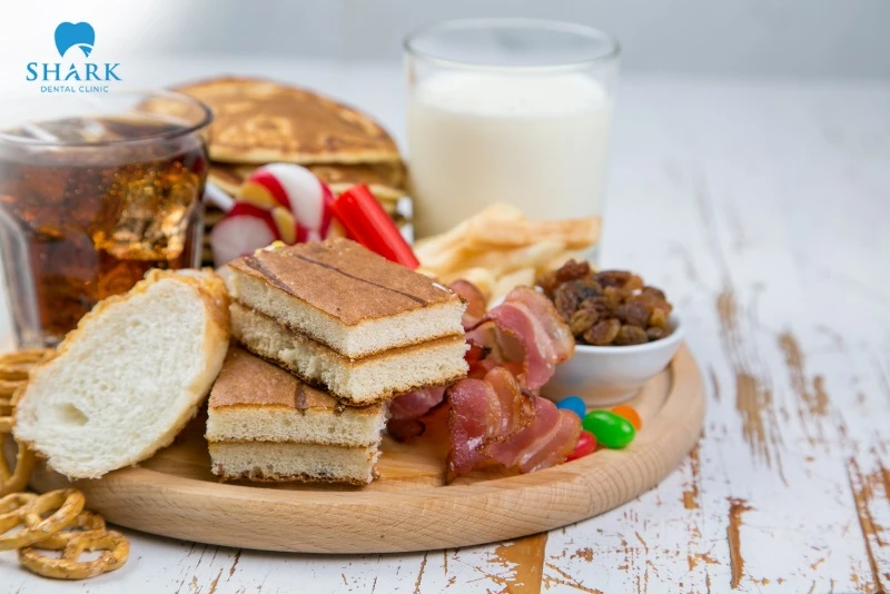 Sưng mộng răng là gì? Nguyên nhân và cách điều trị an toàn 10 Ăn uống không khoa học rất dễ dẫn đến sưng mộng răng