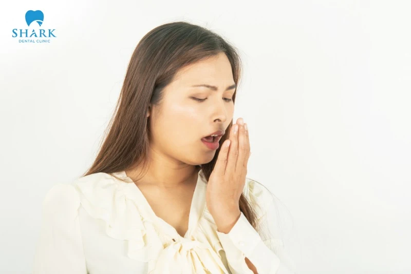 Răng đau nhức và cơ thể mệt mỏi là dấu hiệu viêm huyệt ổ răng khô