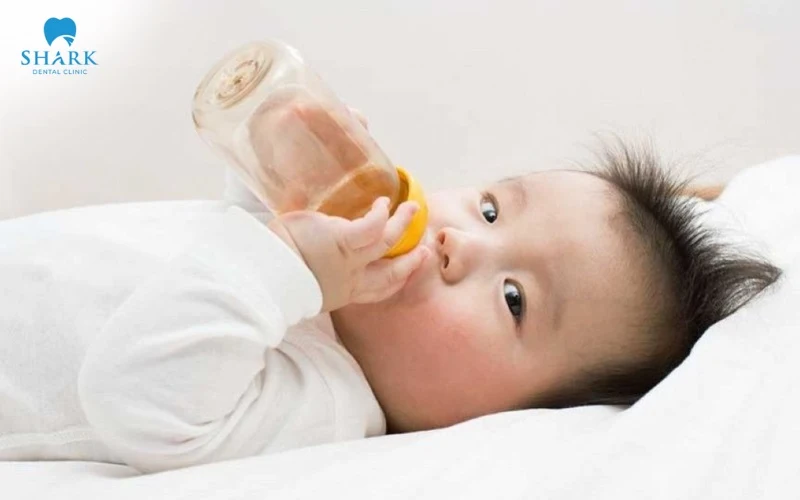 Núm ti quá cứng dẫn đến lực mút mạnh và dễ gây sai lệch khớp cắn