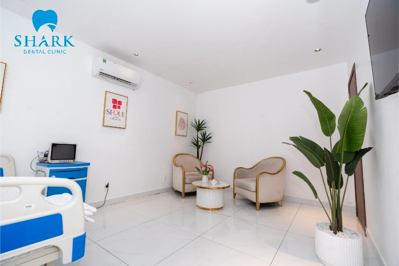 Các phòng chăm sóc, phòng chờ tại tòa nhà tích hợp Nha khoa và phẫu thuật thẩm mỹ mang đến sự tiện nghi, sang trọng