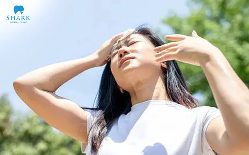 Tránh sử dụng nước gừng khi cơ thể đang tiết mồ hôi nhiều do trời nắng nóng