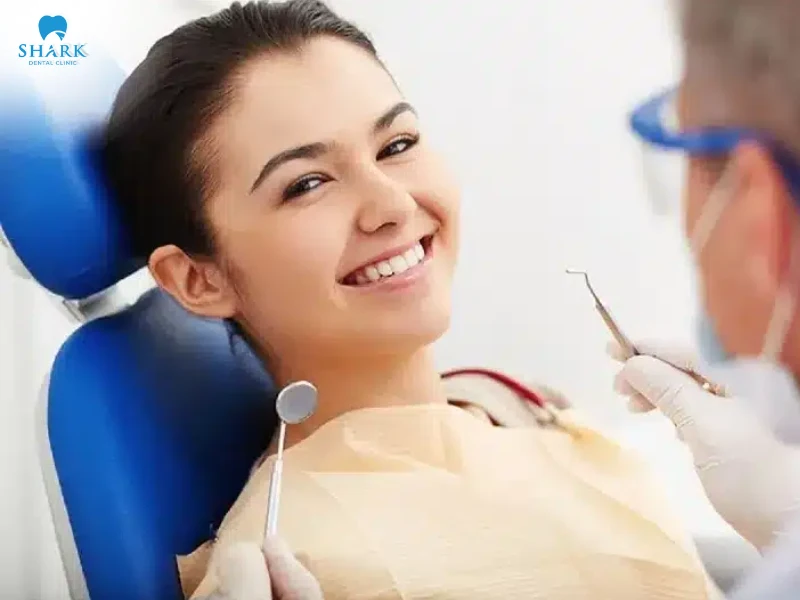 Nên chọn nhổ răng khôn tại những nha khoa uy tín, chất lượng thay vì ưu tiên giá rẻ nhằm bảo vệ an toàn cho sức khỏe