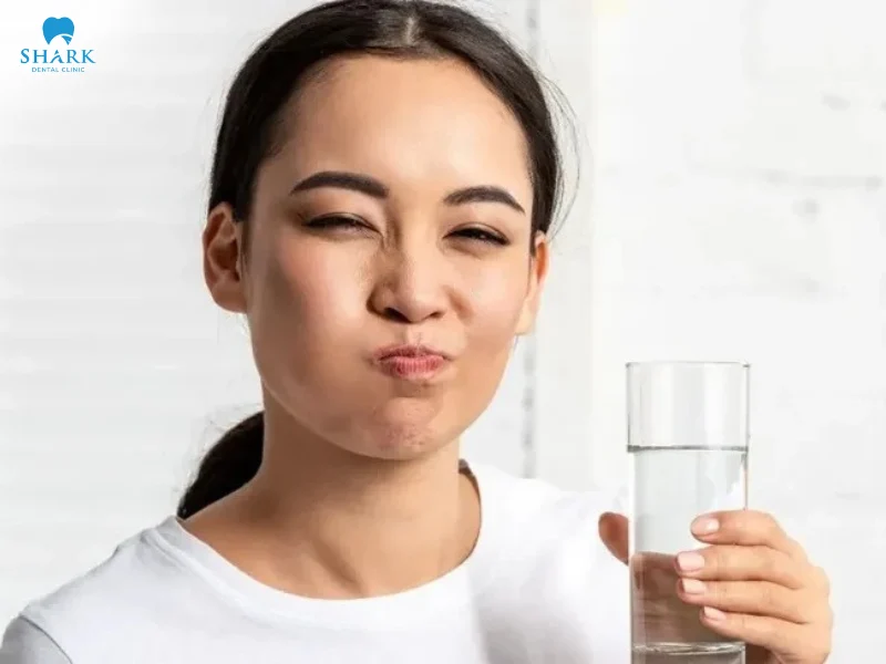 Nhổ răng khôn chỉ tự tiêu cần bao nhiêu thời gian tiêu huỷ? 19 Súc miệng bằng nước muối