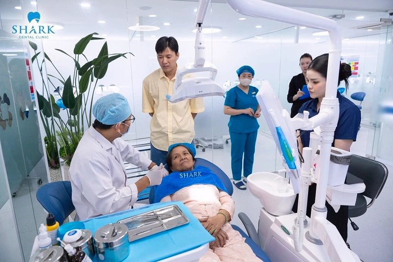 Chủ động thăm khám răng giả định kỳ theo chỉ định của bác sĩ