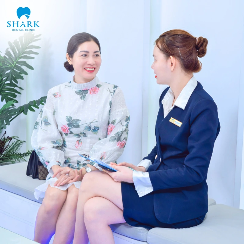 Chị Thu Trang thăm khám trực tiếp tại Nha khoa Shark