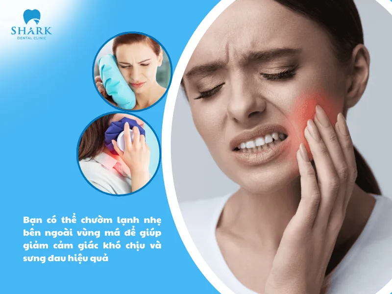 Bạn có thể chườm lạnh nhẹ bên ngoài vùng má để giúp giảm cảm giác khó chịu và sưng đau hiệu quả