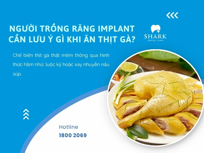Nên hầm thịt gà mềm hoặc xé nhỏ để tránh giắt thức ăn vào răng Implant