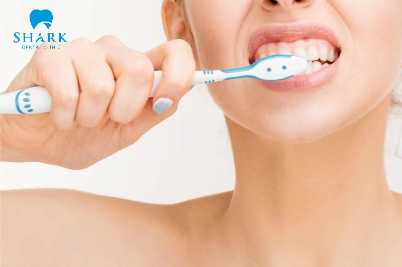 Sau khi trồng răng Implant có bị hôi miệng không? 13 Vệ sinh răng miệng sai cách sau khi trồng Implant