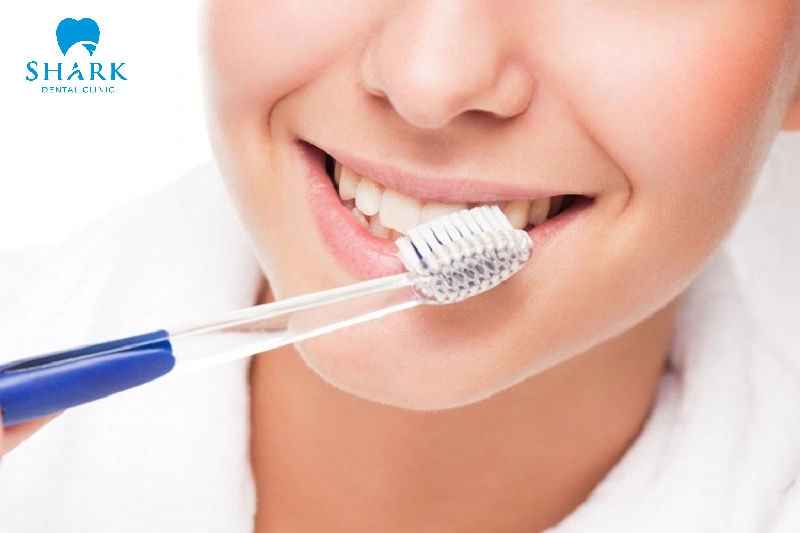 Hướng dẫn cách chăm sóc răng miệng đúng chuẩn sau khi bọc răng bạc