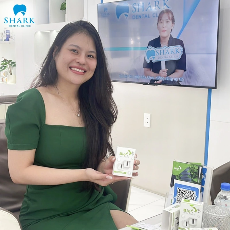 Răng tạm trên implant là gì? Khi nào thì cần gắn răng tạm? 8 Chị Trần Thu Hà cấy Implant Bio3
