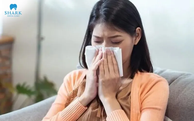Thủng xoang hàm sau khi nhổ răng khôn có nguy hiểm không? 17 Hạn chế tối đa việc hắt hơi mạnh hay khạc nhổ vì điều này có thể gây ảnh hưởng xấu đến xoang hàm đang lành