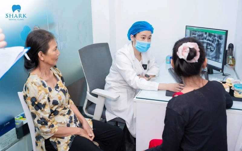 Nhổ răng cấm bao nhiêu tiền? Bảng giá chi tiết năm 2026 7 Nhổ răng cấm ở Nha khoa Shark có mức giá hợp lý