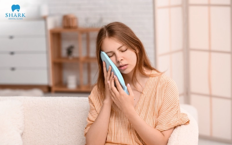 Răng số 9 là răng gì? Có nên nhổ răng số 9 không? 11 Chườm đá để giảm đau sau khi nhổ răng