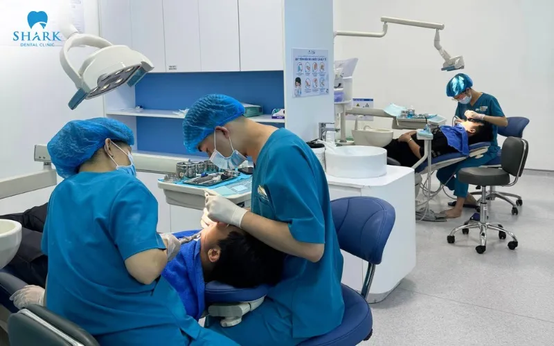 Thường xuyên thăm khám nha khoa định kỳ giúp phát hiện sớm các dấu hiệu bất thường và cách xử lý phù hợp