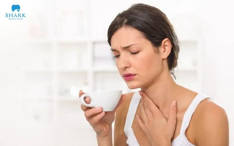 Đau nhẹ khi nuốt nước bọt là phản ứng tạm thời khi răng khôn mọc và các mô xung quanh thích nghi