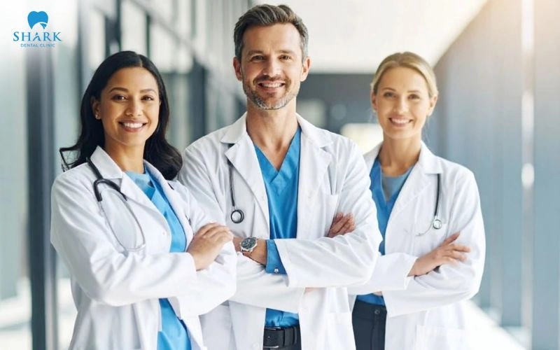 Hiểu đúng phạm vi hành nghề của bác sĩ trong lĩnh vực Nha khoa 32 Khi tham khảo dịch vụ, bạn cần lựa chọn đúng bác sĩ, đúng chỉ định và đúng cơ sở thực hiện nhằm đảm bảo an toàn và hiệu quả mang lại