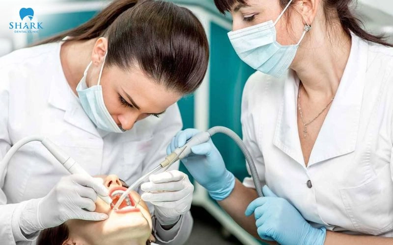 Hiểu đúng phạm vi hành nghề của bác sĩ trong lĩnh vực Nha khoa 21 Kỹ thuật nha khoa cần được thực hiện tại cơ sở nha khoa đáp ứng các điều kiện cần thiết về cơ sở vật chất, trang thiết bị và các yêu cầu chuyên môn