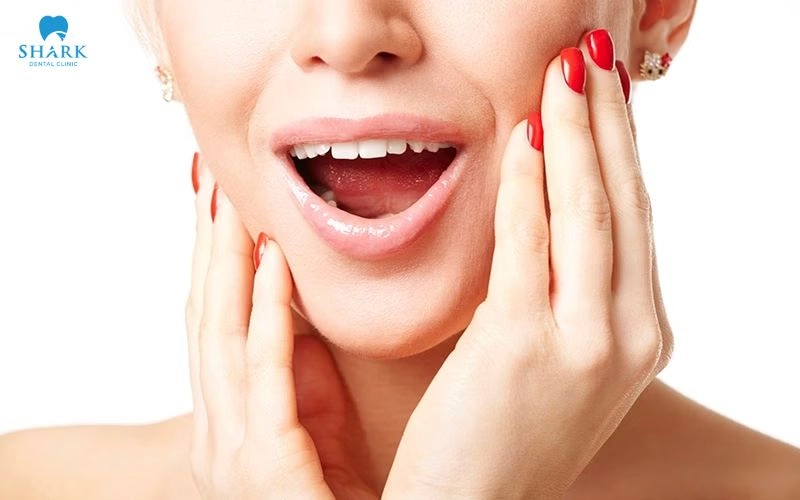 Nhổ răng khôn không há miệng được có thể do co thắt cơ nhai khi há miệng quá lâu trong lúc nhổ răng