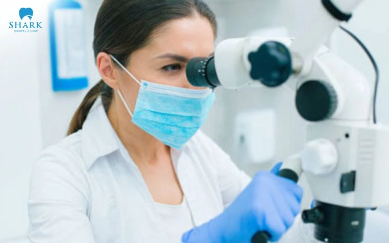 Điều trị tủy bằng kính hiển vi là gì? Chi phí có cao không? 12 Nên ưu tiên lựa chọn địa chỉ nha khoa có đội ngũ bác sĩ giỏi, có chuyên môn vững vàng để đảm bảo an toàn trong quá trình thực hiện