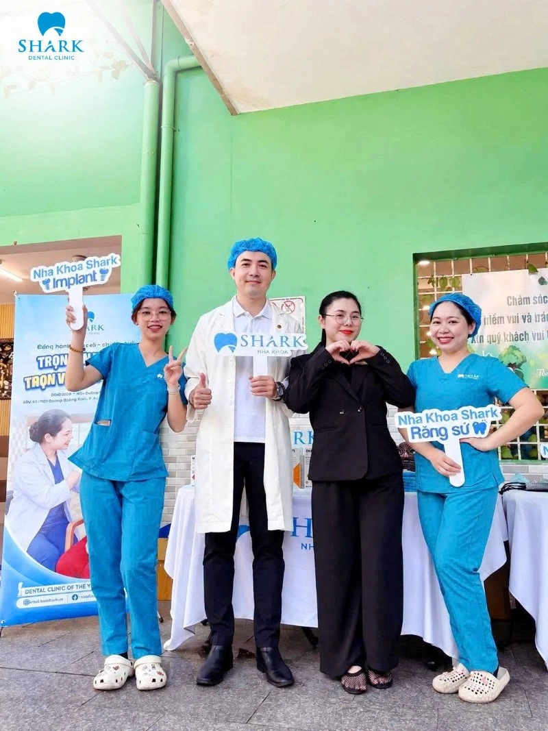 Đội ngũ bác sĩ Nha Khoa Shark ghé thăm viện dưỡng lão Bình Mỹ: Hành động nhỏ, ý nghĩa lớn 6 Đội ngũ Nha khoa Shark đã có mặt tại viện dưỡng lão Bình Mỹ