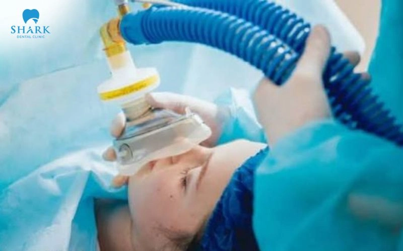 Gây mê sâu giúp giảm cảm giá lo lắng khi phẫu thuật cấy Implant
