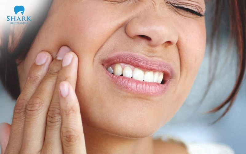 Viêm ổ răng khô là gì? Nguyên nhân và cách khắc phục 9 Tình trạng ổ răng khô sau nhổ răng có thể gây đau nhức dữ dội, kéo dài trong nhiều ngày