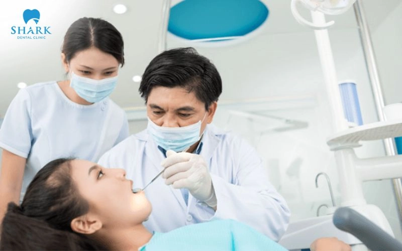 Viêm ổ răng khô là gì? Nguyên nhân và cách khắc phục 13 Nếu các phương pháp chăm sóc tại nhà không mang lại hiệu quả, bạn nên thăm khám nha khoa để bác sĩ kiểm tra và xử lý nhanh chóng
