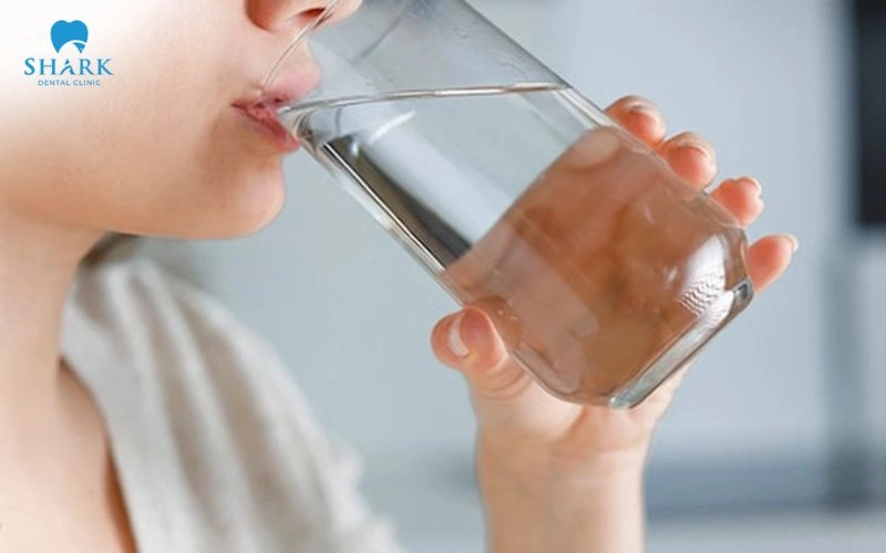 Viêm ổ răng khô là gì? Nguyên nhân và cách khắc phục 14 Bổ sung nước đầy đủ giúp cơ thể duy trì trạng thái ổn định và hoạt động hiệu quả hơn