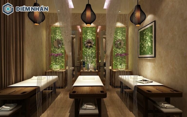 Hình ảnh đang dùng phương pháp chườm đá nóng giúp thư giãn