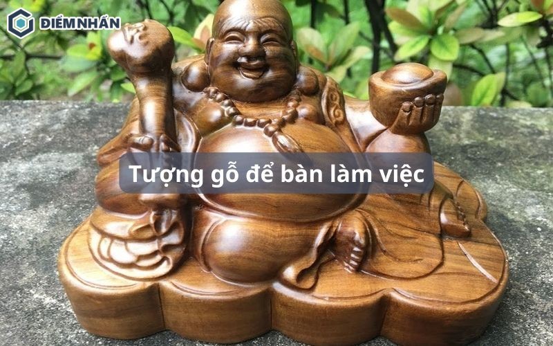 Tượng gỗ để bàn làm việc
