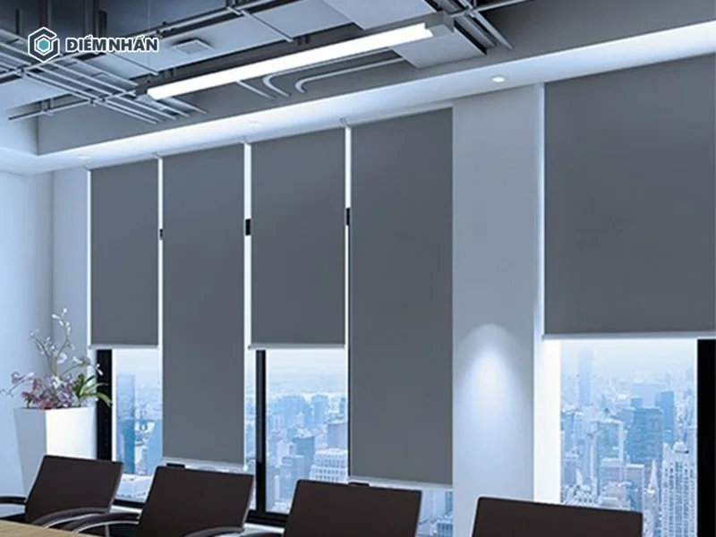Rèm cửa sổ phù hợp với văn phòng hiện đại 