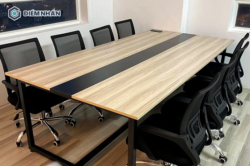 Gỗ cây cao su được sử dụng phổ biến trong thiết kế nội thất văn phòng