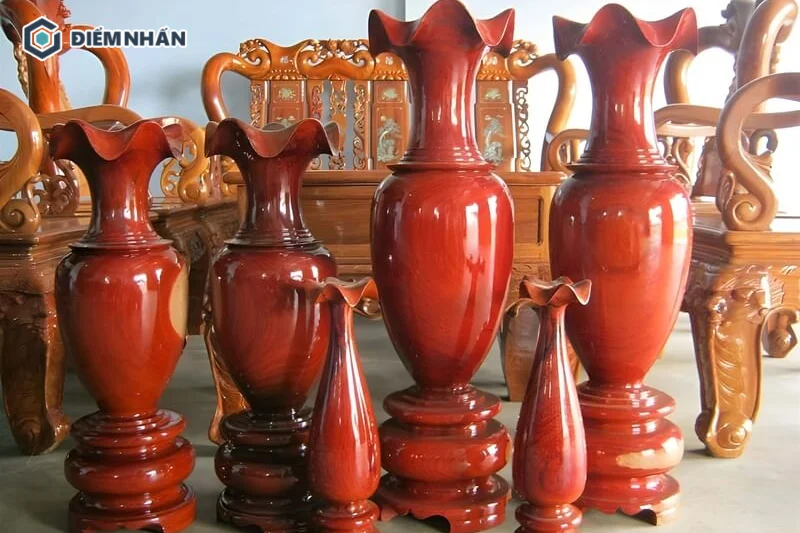 Cần lau chùi gỗ cây Sơn Huyết hằng ngày để có thể duy trì vẻ đẹp lâu dài