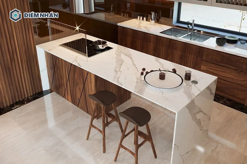 Đảo bếp hiện đại có kiểu dáng tinh gọn, mang đến vẻ đẹp sang trọng cho không gian