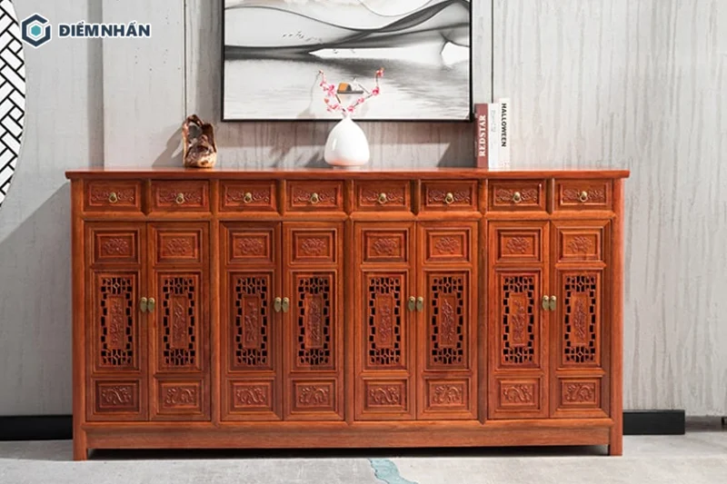 Tủ giày được chế tác từ gỗ tự nhiên mang đến vẻ đẹp sang trọng cho không gian nội thất