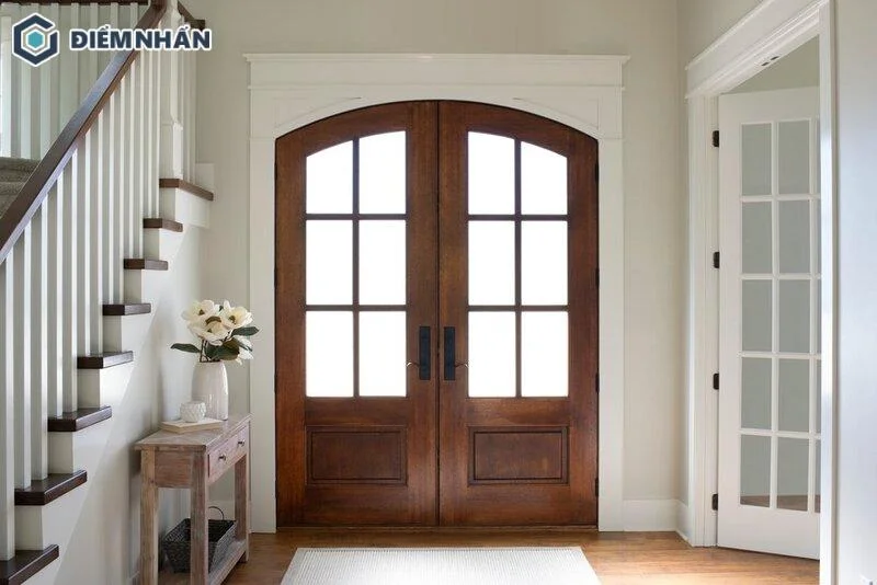 Cửa gỗ 2 cánh được ưa chuộng bởi giúp nâng cao tính thẩm của không gian nội thất